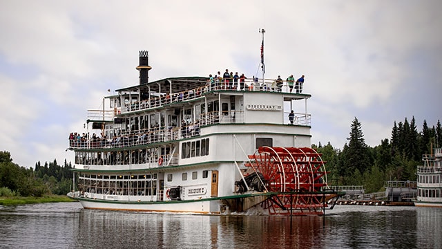 hotel riverboat cruise