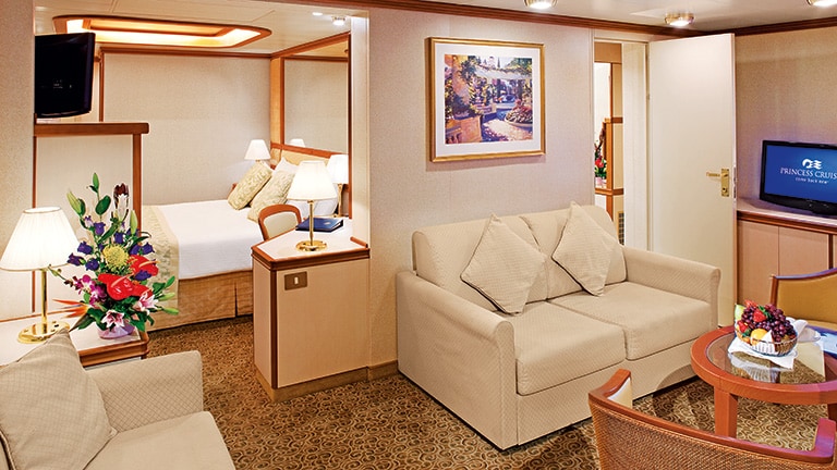which princess cruise ships have 2 bedroom family suites